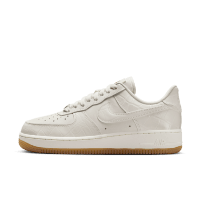 รองเท้าผู้หญิง Nike Air Force 1 '07 LX