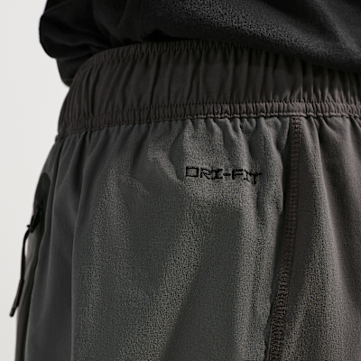 Pants de tejido Woven Dri-FIT con colores contrastantes para hombre Nike Tech