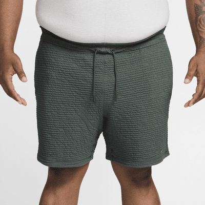 Shorts sin forro Dri-FIT de 18 cm para hombre Nike Yoga