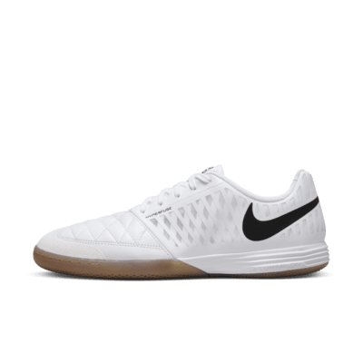 Calzado de f tbol de corte low para uso en cancha cubierta Nike Lunargato II