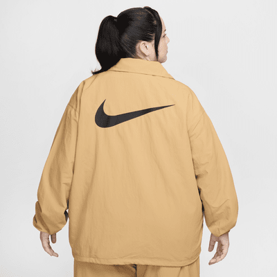 Chamarra de entrenador oversized de tejido Woven UV para mujer (talla grande) Nike Sportswear Essential