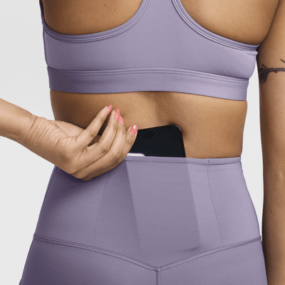 Shorts de ciclismo con bolsillos de tiro alto de 20 cm de sujeción firme para mujer Nike Go