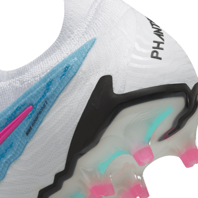 Tacos de fútbol de corte low para terreno firme Nike Phantom GX Elite