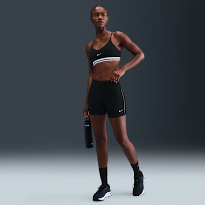 Justerbar Nike Indy-sports-bh med let støtte og indlæg til kvinder