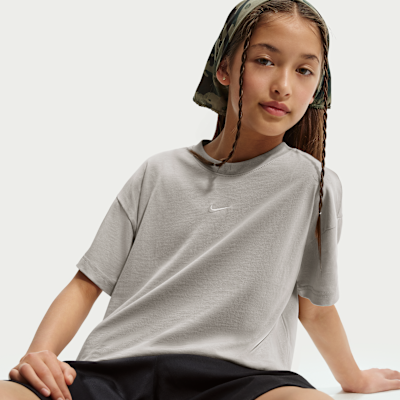 Nike Sportswear Essential Genç Çocuk (Kız) Tişörtü