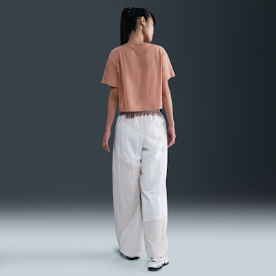 ナイキ スポーツウェア クラブ ウィメンズ ルーズ クロップド Tシャツ