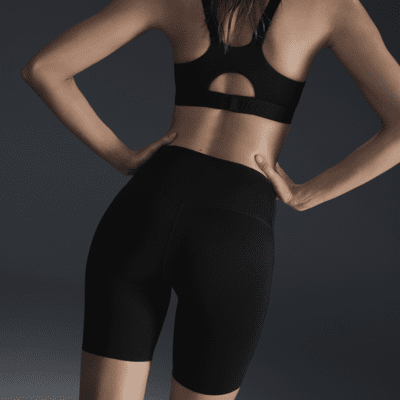 Nike Go Pantalón corto de ciclismo de 20 cm de talle medio y sujeción firme con bolsillos - Mujer