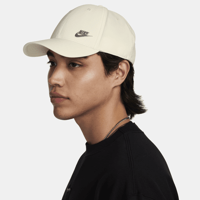 Nike Dri-FIT Club Structured Metal Logo Cap