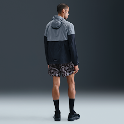 Shorts de correr Dri-FIT con estampado de 18 cm con forro de ropa interior para hombre Nike Stride