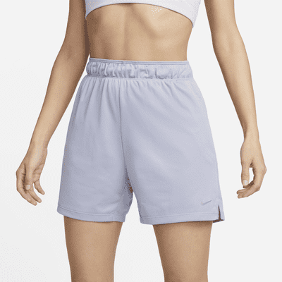 Shorts de fitness sin forro de tiro medio Dri-FIT de 13 cm para mujer Nike Attack