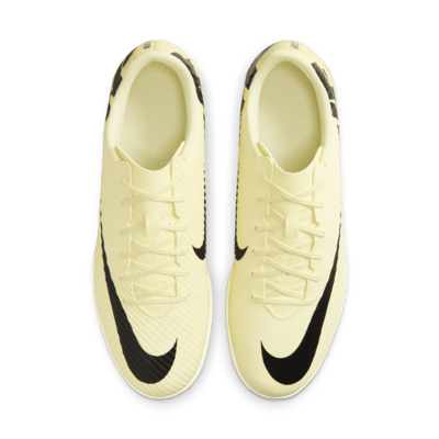 Nike Mercurial Vapor 15 Club Indoor Court Low-Top Football Shoes. Nike VN