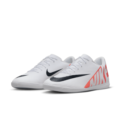 Nike Mercurial Vapor 15 Club Indoor/Court Low-Top Soccer Shoes