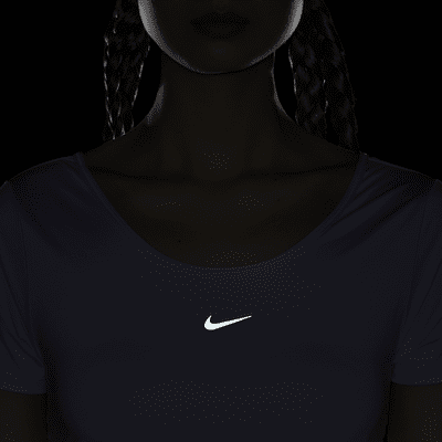 Nike One Classic Women's Dri-FIT Short-Sleeve Cropped Twist Top