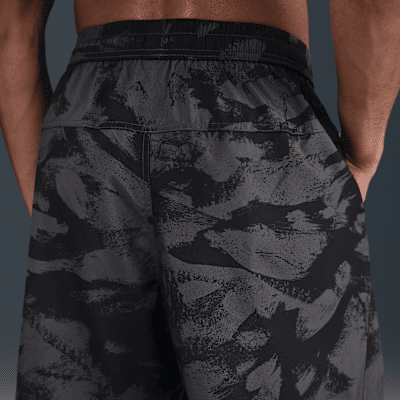 Shorts versátiles Dri-FIT de 18 cm sin forro para hombre Nike Form