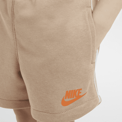 Nike Sportswear Create Your Own Adventure French-Terry-Shorts mit Grafik für Kleinkinder