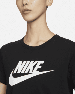 Nike Sportswear Essentials