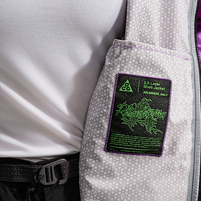 Chamarra Storm-FIT ADV para mujer Nike ACG "Phantazma"