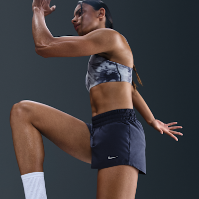 Short doublé à taille mi-basse 8 cm Dri-FIT Nike One pour femme