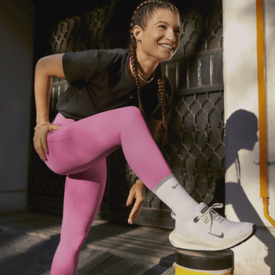 Leggings de 7/8 de tiro alto y sujeción media con bolsillos para mujer Nike Universa