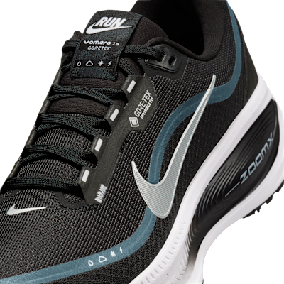 Scarpa impermeabile da running su strada con dettagli dal design rifrangente Nike Vomero 18 GORE-TEX – Donna