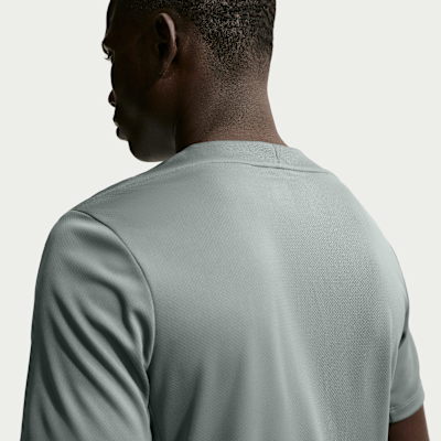 Haut de football à manches courtes Kobe Dri-FIT FC Barcelona Strike Extérieur pour homme