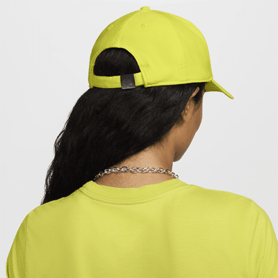 Gorra con logotipo de metal y estructura Nike Dri-FIT Club