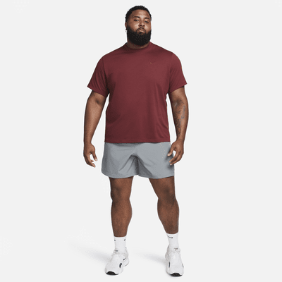 Mångsidig kortärmad tröja Nike Dri-FIT Primary för män