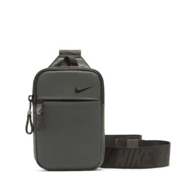 nerka nike sportswear essentials