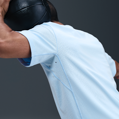 Nike Primary Men's Dri-FIT Short-Sleeve Versatile Top