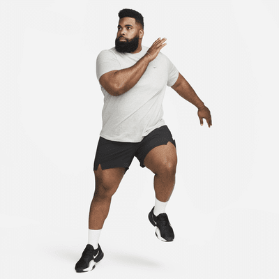 Haut à manches courtes Dri-FIT Nike Primary pour homme