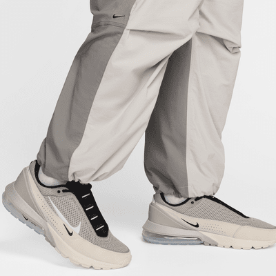 Pantaloni oversize in tessuto Nike Tech – Uomo