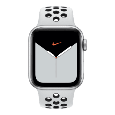 Apple Watch Nike Series 5 (GPS + λειτουργία κινητού) με Nike Sport Band σε ανοιχτή συσκευασία και ασημί κάσα αλουμινίου 44 mm