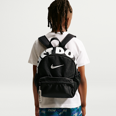 amazon nike mini backpack Heritage (Mini), Black/Black/White, MISC: Clothing, Shoes & Jewelry The side pockets are ideal for storing a water bottle or other small items Nike Futura Seafoam Mini Backpack