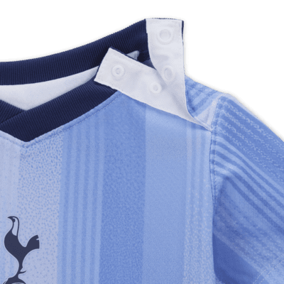 Tottenham Hotspur 2024/25 Stadium (bortedrakt) Nike Football Replica draktsett i tre deler til sped-/småbarn