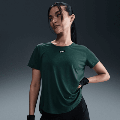 เสื้อยืดแขนสั้นทรงมาตรฐานผู้หญิง Nike Dri-FIT One