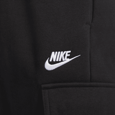 Pants de entrenamiento cargo oversized de tiro medio para mujer Nike Sportswear Club Fleece