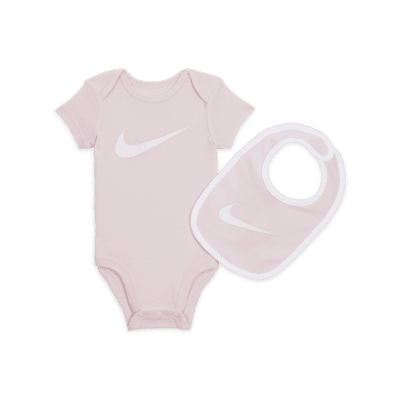 Conjunto de regalo en caja de 5 piezas para bebé (0-9 meses) Nike Baby Essentials