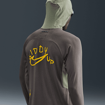 Playera de correr Dri-FIT UV con gorro para hombre Nike