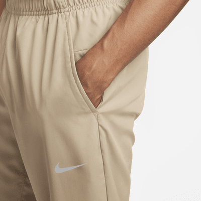 Pants Dri-FIT entallados versátiles para hombre Nike Form