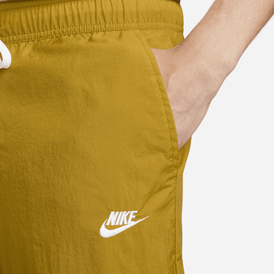 Nike Club Men's Lightweight Woven Trousers. Nike NL