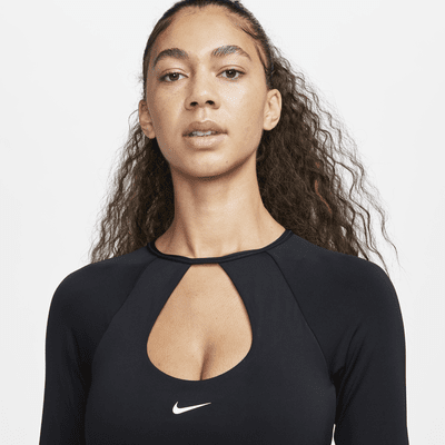 Dámská sportovní podprsenka (zkrácený top) Nike s vycpávkami a střední oporou