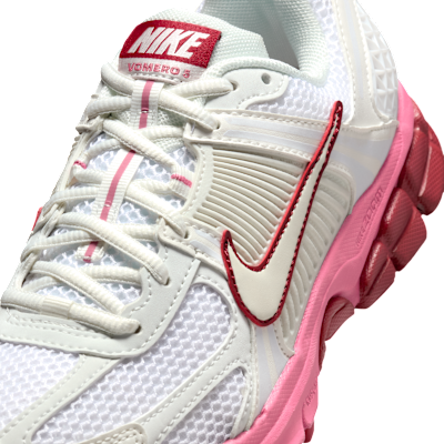 รองเท้าผู้หญิง Nike Zoom Vomero 5 พร้อมส่วนเน้นสะท้อนแสง