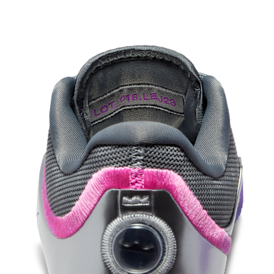 Tenis de básquetbol para niños grandes LeBron XXIII "Bubble Boy"