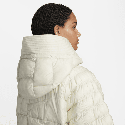 Chamarra con gorro Therma-FIT oversized para mujer Nike Sportswear Swoosh Puffer PrimaLoft®