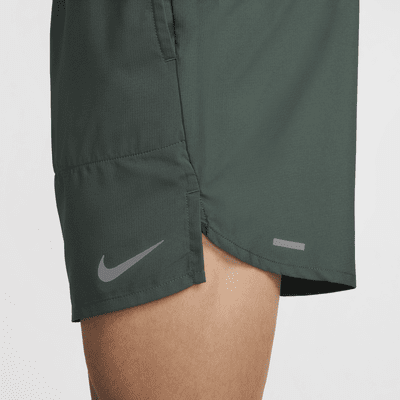 Shorts de correr Dri-FIT de 18 cm con forro de ropa interior para hombre Nike Stride