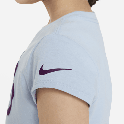 Playera con gráfico para niños talla pequeña Nike Prep in Your Step