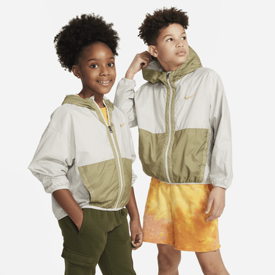 Nike Outdoor Play Older Kids' Oversized Woven Jacket. Nike VN