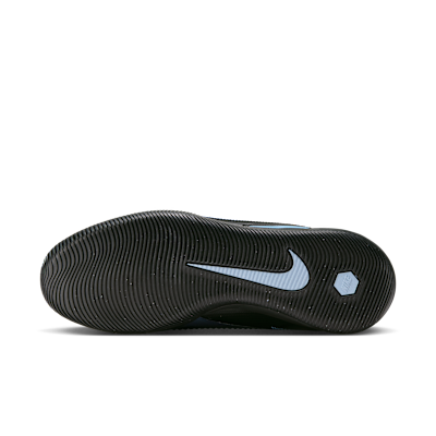 Nike Phantom 6 Low Academy Indoor/Court Soccer Shoes