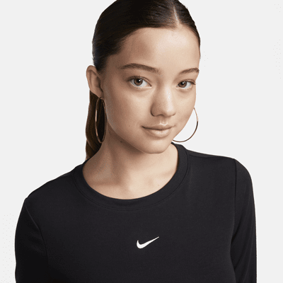 Nike Sportswear Essential Women's Ribbed Long-Sleeve Mod Crop Top. Nike RO