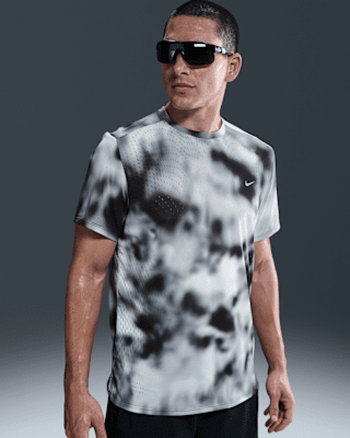 Мужские шорты Nike Division Breathe Dri-FIT ADV Short-Sleeve Top для бега